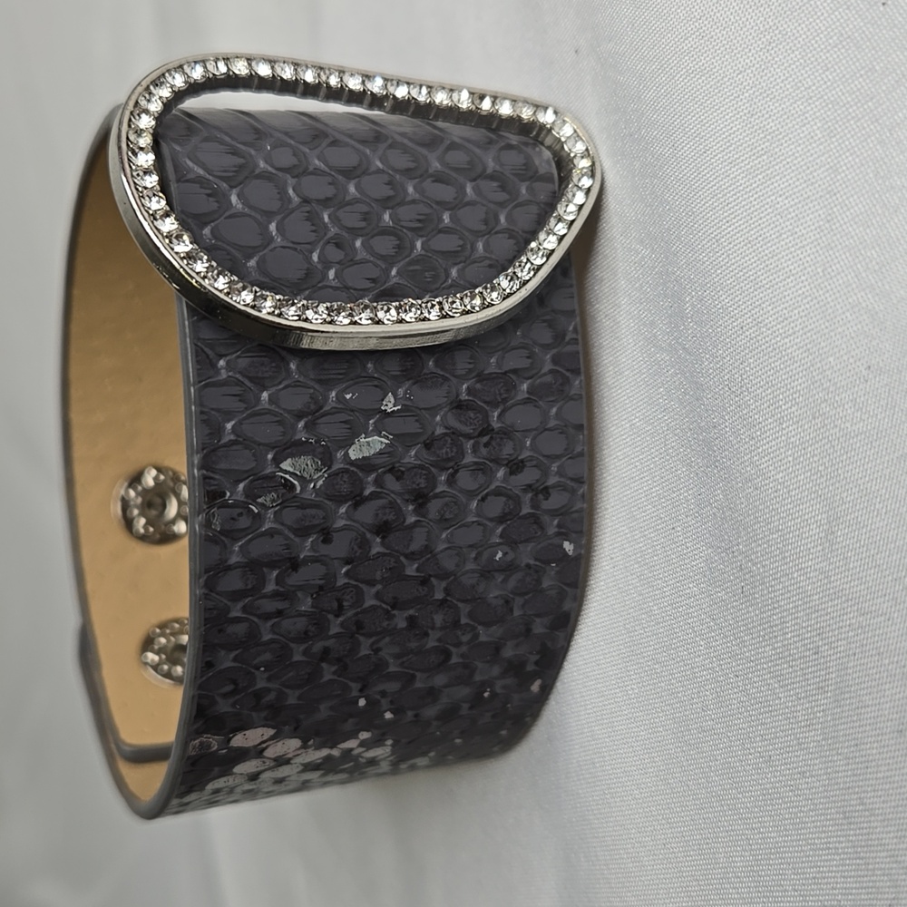 Cuff Bracelet Bundle, 3 Bracelets - Picture 4 of 10